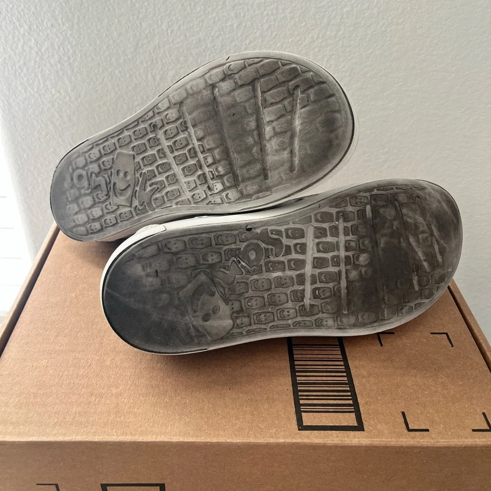 Sanuk Gray Slip-On Water Shoes Women’s Size 7 | Lightweight & Comfortable